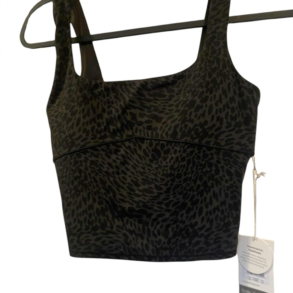 NWT Vuori all the form tank BLACK BLURRED TORRENT Size XS
